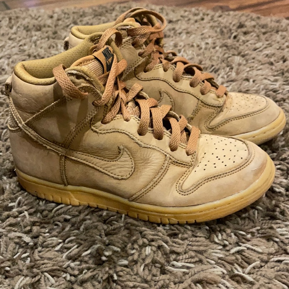 Nike boys shoes size 4.5Y